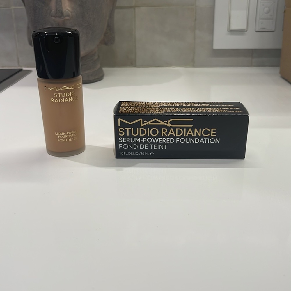 MAC Studio Radiance Serum-Powered Foundation Color NC27 New in Box